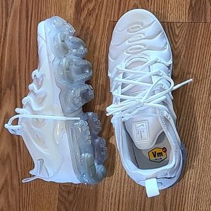 Nike white vapor max